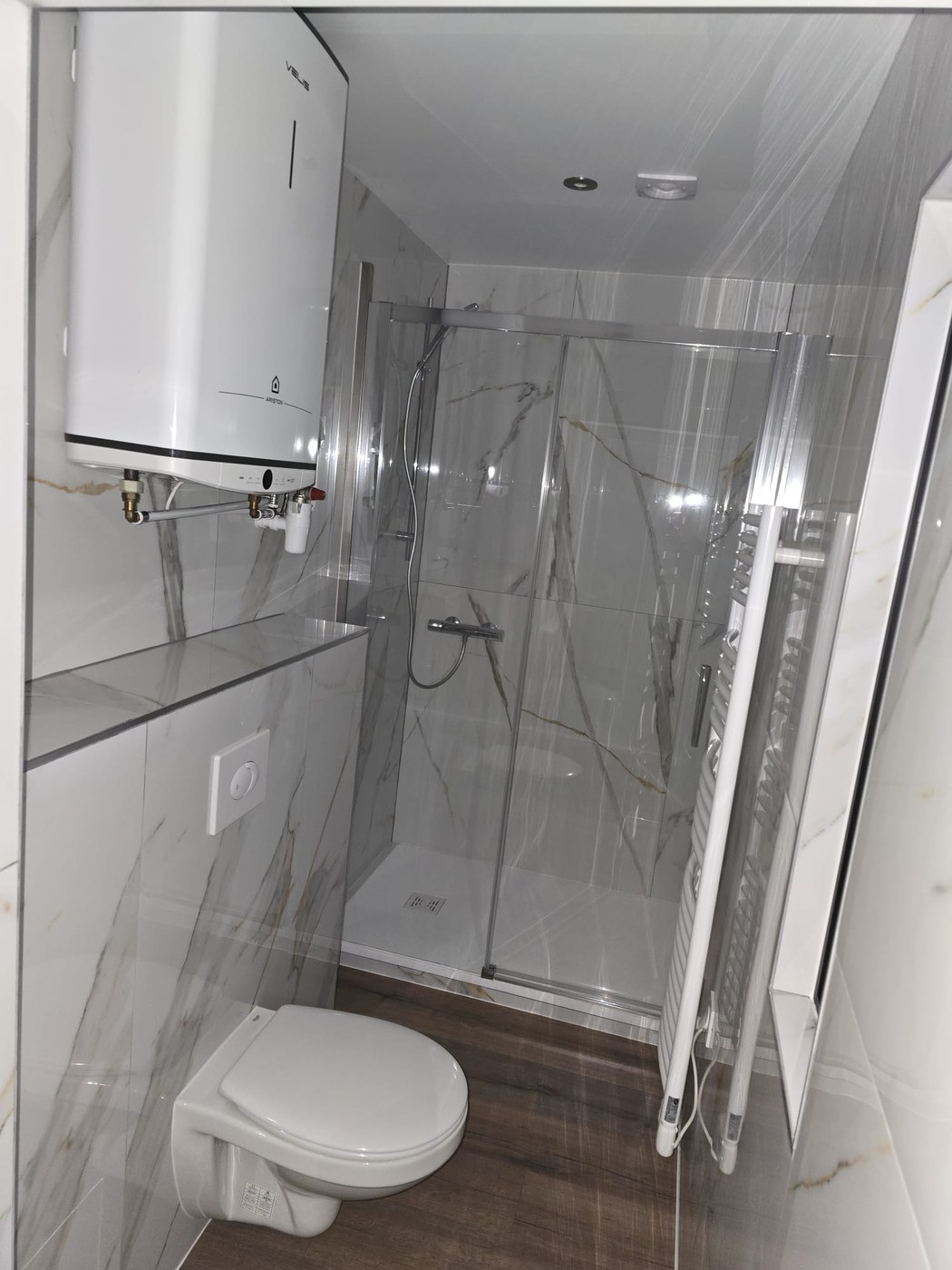 Salle de bain rénovée — Appartement Esch